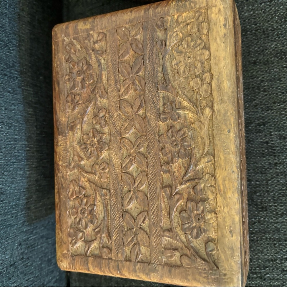 Vintage Hand Carbed Woode Jar and Jewlry Box. Made in India. - Picture 6 of 9